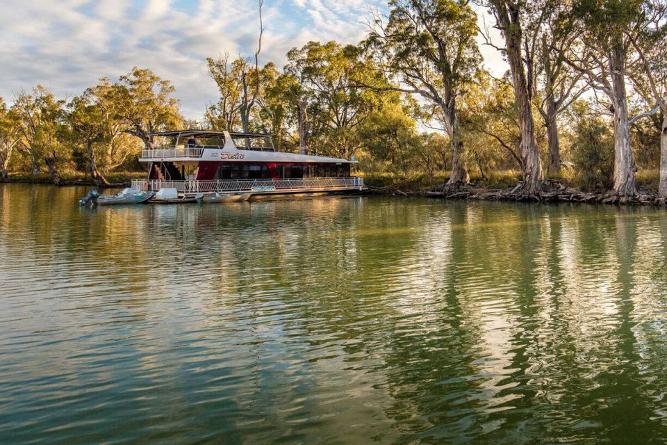 Stay on a modern and comfortable houseboat on the Murray River in South Australia.